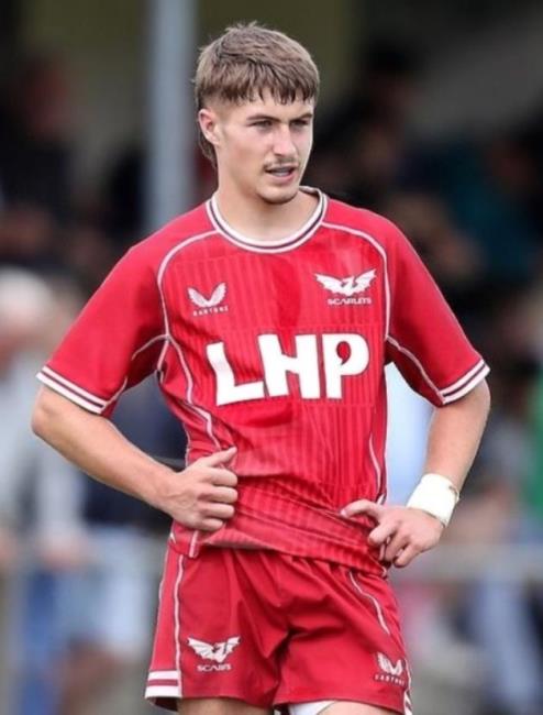 Iestyn Robb - playing for the Scarlets Iestyn Robb - playing for the Scarlets